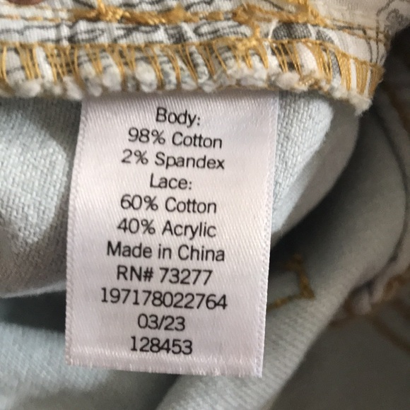 NEW SO Denim Crochet Shorts. Size 11 / 30W - Picture 9 of 9